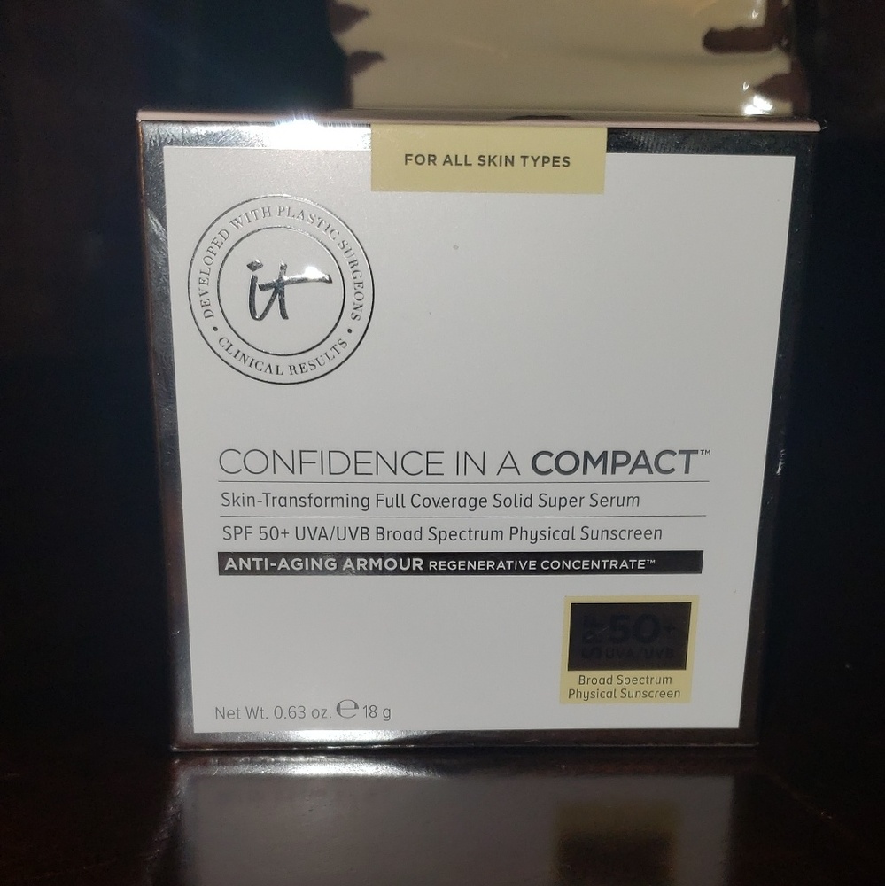 IT Cosmetics full coverage solid foundation LIGHT